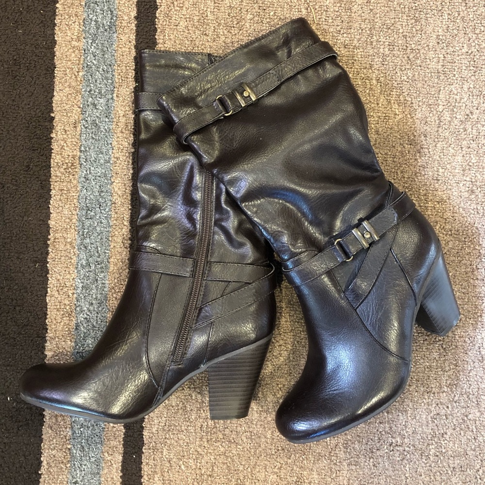 Woman’s boots size 7.5